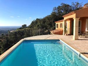 Villa Camelia pour 8 personnes avec piscine et vue mer au domaine de Valcros à La Londe les Maures