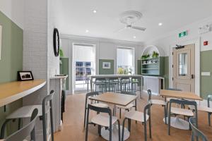 HI Halifax Heritage House Hostel