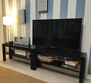 Merikarhun kaksio - apartment by the sea, 5 mins off the highway