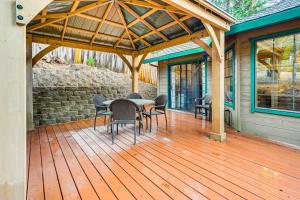 Fire Pit, Gazebo and Grill Family Cabin in Arnold!