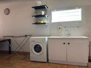 Villas Villa des pontons Maison 5 chambres avec grand jardin clos et belle terrasse sejour spacieux lumineux a 2 kms de la plage d'Arromanches pres de Bayeux, Omaha beach - table de ping pong - garage : photos des chambres