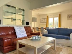 Villa des pontons Maison 5 chambres avec grand jardin clos et belle terrasse séjour spacieux lumineux à 2 kms de la plage dArromanches près de Bayeux, Omaha beach - table de ping pong - garage