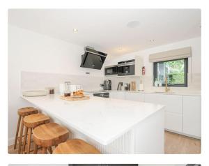 Newly Refurbished Beach Lodge