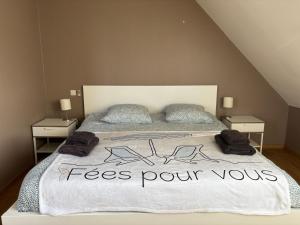 Villas Villa des pontons Maison 5 chambres avec grand jardin clos et belle terrasse sejour spacieux lumineux a 2 kms de la plage d'Arromanches pres de Bayeux, Omaha beach - table de ping pong - garage : photos des chambres