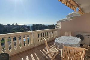 Bright apartment with terrace in Saint-Raphaël