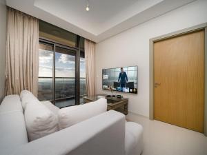 50th Floor 2 Bed with Burj and Sea view