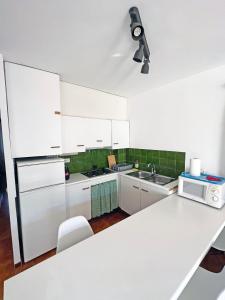 Apartamento en la Escala con piscina y parking