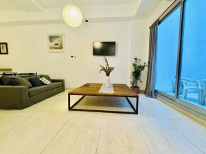 Espacioso Apartamento 2 Ambientes con Patio