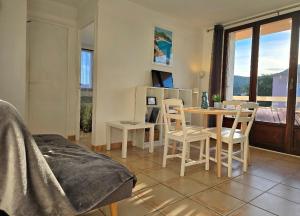 La Cigale Bleue - super vue mer, à 1min de la mer avec balcon et parking - By AURAconciergerie