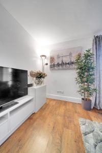 Spacious 2 Bedroom Apartment Near London Excel & Canary Wharf with Free Gated Parking