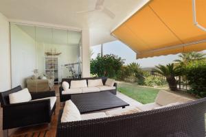 Apartment with private terrace and panoramic views, Balcones del Lago, Istán