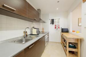 Apartment with private terrace and panoramic views, Balcones del Lago, Istán