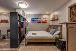 Near UChicago & Metra & Hot Tub & Jacuzzi Escape - Whiting