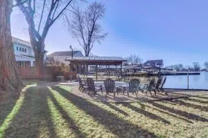 Modern Buckeye Lake Retreat Game Room and Fire Pit! - Hebron