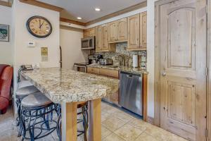 Lion Square Lodge South 554