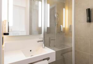 Hotels B&B HOTEL Massieux Genay : photos des chambres