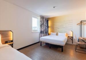 Hotels B&B HOTEL Massieux Genay : Chambre Quadruple