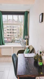 Large en-suite room in historic Canalhouse from 1729