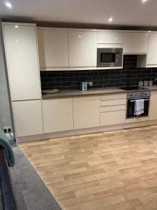 Kezbah2 22 the square centre of Dalston village