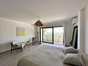Villas La Vigie, villa pour 8 personnes avec piscine chauffee et vue mer a La Londe-Les-Maures : photos des chambres