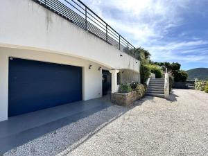 Villas La Vigie, villa pour 8 personnes avec piscine chauffee et vue mer a La Londe-Les-Maures : photos des chambres