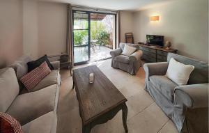 2 Bedroom Awesome Home In Saint-Laurent-De-La-Ca