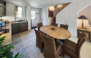 2 Bedroom Awesome Home In Saint-Laurent-De-La-Ca