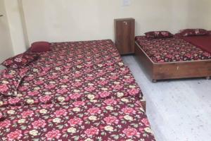 Yatharth Geeta Home Stay