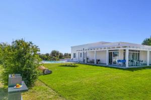 Villa Ficos by Villa Plus