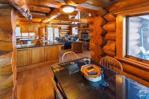 Log Retreat at Fish Creek by Simple Life Rentals