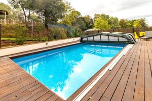 Ca La Iaia Casa con piscina y jardín