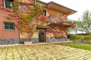 Ca La Iaia Casa con piscina y jardín