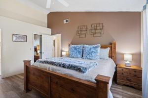 2721 North Poinciana #164