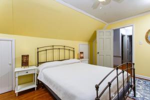 Manistique Stone Cottage by Simple Life Rentals