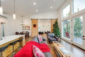 Waterfront Whidbey Island Hideaway with Beach Access - Keystone