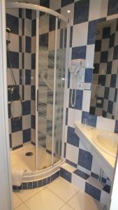 Hotels Hotel Anne De Bretagne BLOIS : Chambre Simple Standard avec Douche - Côté Rue - 8 m²