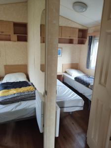 Campings Mobill- home 8 PERSONNES 2 SALLES DE BAIN 2 WC : photos des chambres