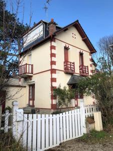 Maisons de vacances Charmante maison Cabourgeaise : Maison 3 Chambres