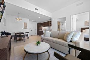 48Flr Condo w Free Parking