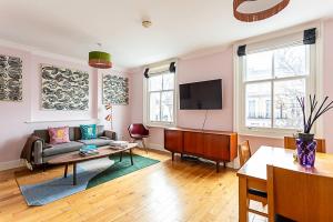 Chic Gunter Grove Flat - London Retreat