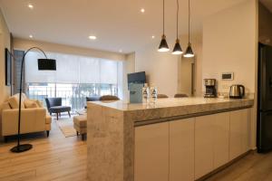 Charming 2BR with Balcony in Miraflores