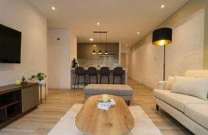 Mendiburu 2BR with Balcony in Miraflores by Wynwood House