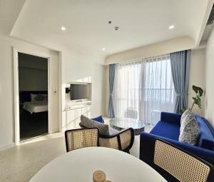 VARIA Luxury Apartment w Balcony & Oceanview Sunset Town