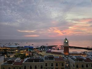 VARIA Luxury Apartment w Balcony & Oceanview Sunset Town