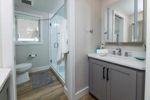 Gold Getaway by Simple Life Rentals