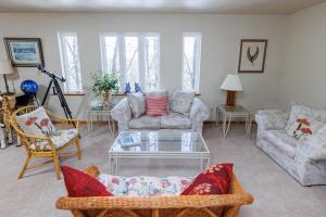 Cat Nap Acres by Simple Life Rentals