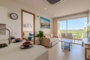 Nuevo, Exclusivo Apto 2BR Laguna Cristalina