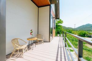 Phòng 2 giường đơn có ban công (Twin Room with Balcony)