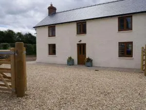 Cherry Trees - 2 bedrooms -Pets Ok - woodburner - Clyro