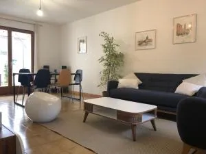 Maison de village avec jardinet - Lespinasse